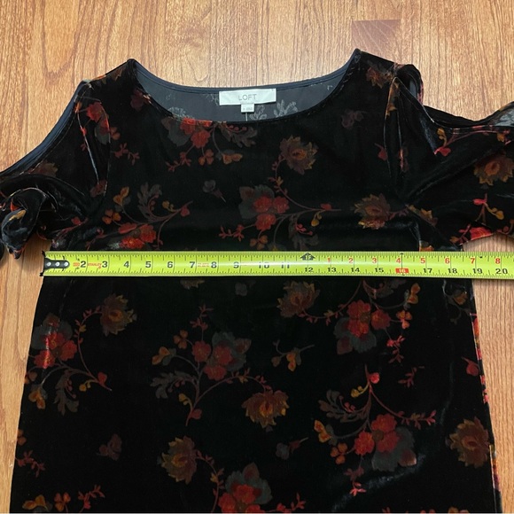 NWT Loft Black Red Floral Cold Shoulders Velvet Shift Dress Size S - Picture 15 of 16